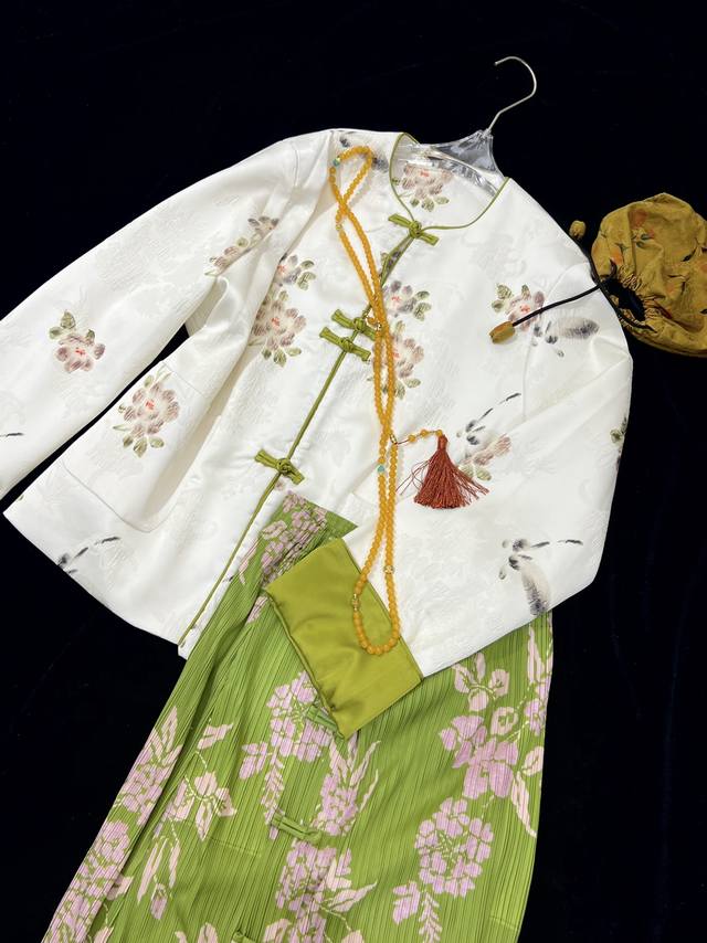新中式和春天最搭配的绿白拼色提花外套 新中式国风小衫外套 尽显优雅大方 演绎新中式浪漫风雅 复古与现代的完美融合 Smlxl